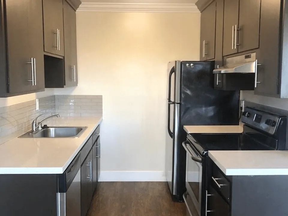 72 E 39th Avenue