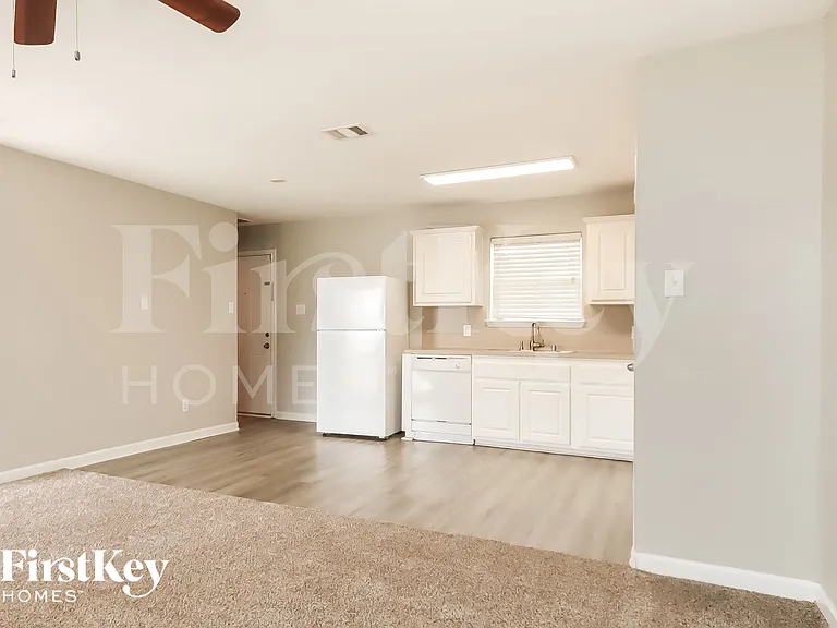 2621 Marlin Dr — Photo 3