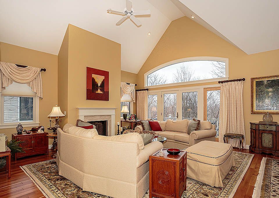 2nd image of 12 Bayberry Ln