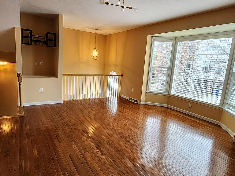 10528 Forest Hill Dr — Photo 13