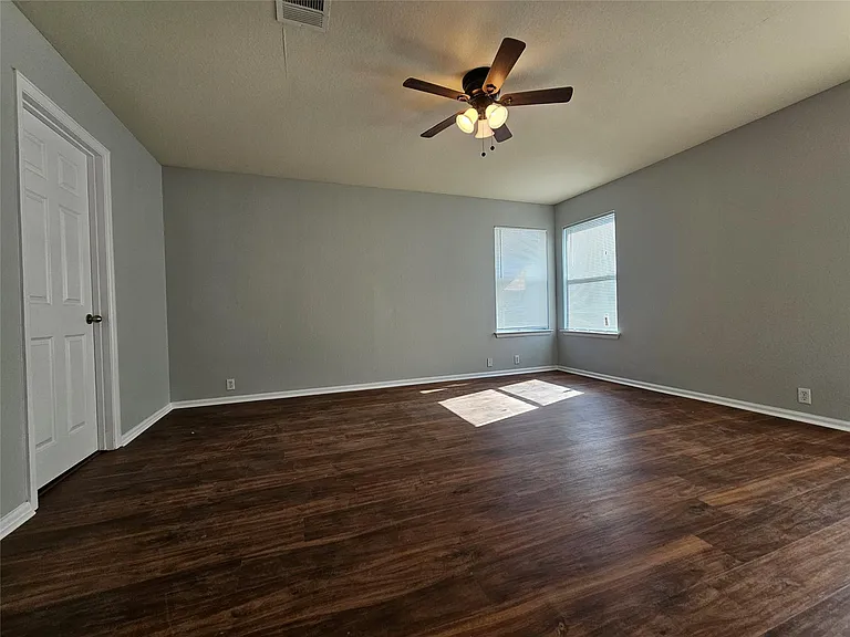580 Hometown Pkwy — Photo 18