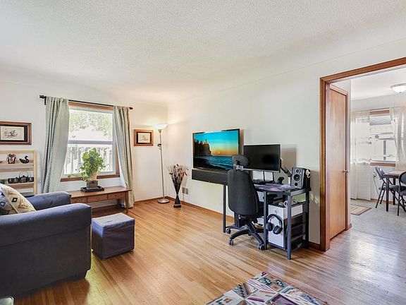 2nd image of 6621 Cloverdale Ave