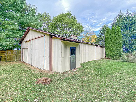 2nd image of 26461 Peavine St