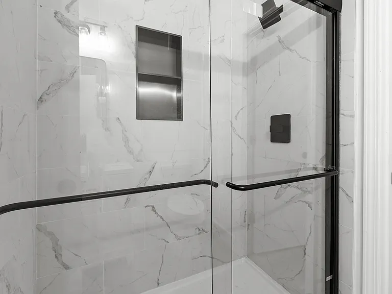 1595 Court Ave #101 — Photo 8