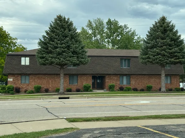 300 S 4th St APT B, Dunlap, IL 61525