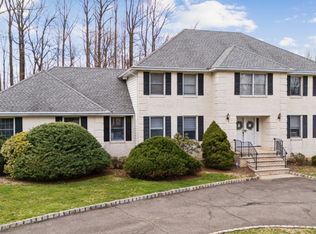 8 Summerhill Dr, Warren, NJ 07059