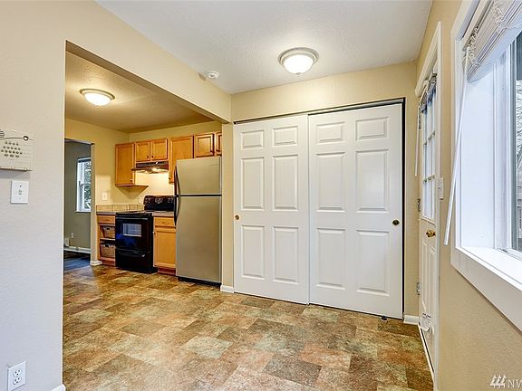 5th image of 208 South Ln