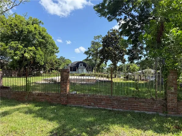 2900 Pittari Pl, New Orleans, LA 70131