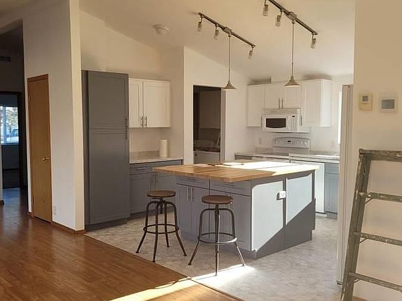 4th image of 205008 E 10th Ave