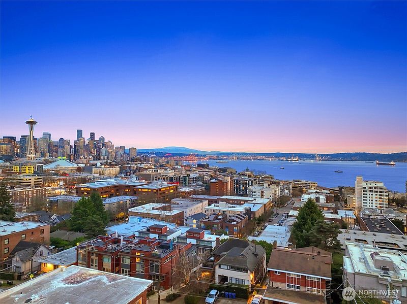 4th image of 330 W Olympic Place #407