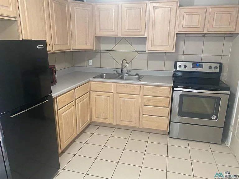 906 Bullock Ct — Photo 7