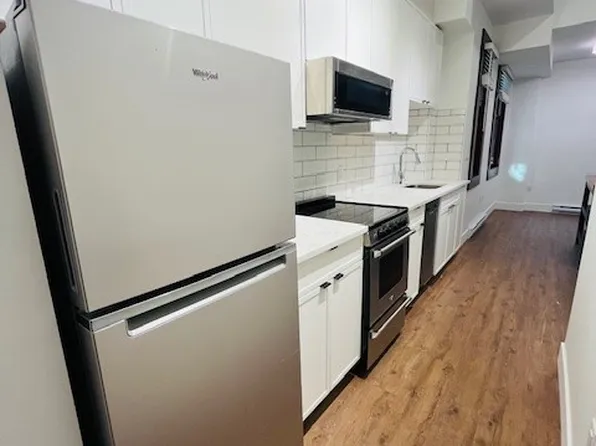 1523 Davie St #202, Vancouver, BC V6G 3A2