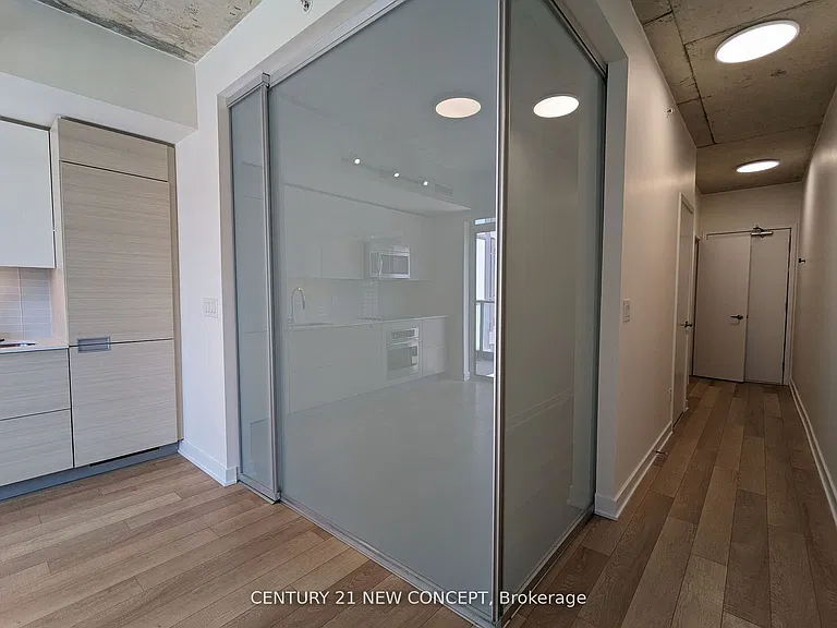 210 Simcoe St #613 — Photo 9