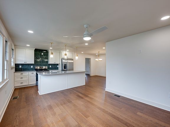 2nd image of 1725 Welcome Ln