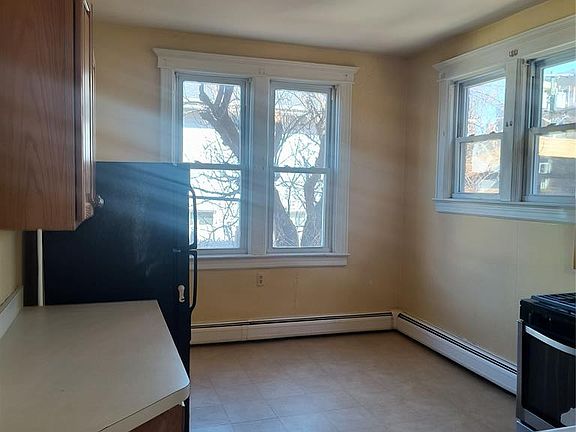 3rd image of 17 Laird Pl