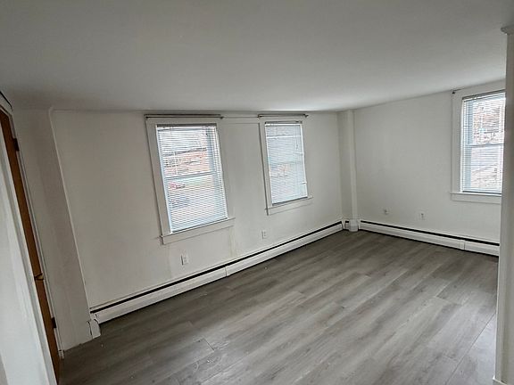 4th image of 305-307 Silver Ln #2E