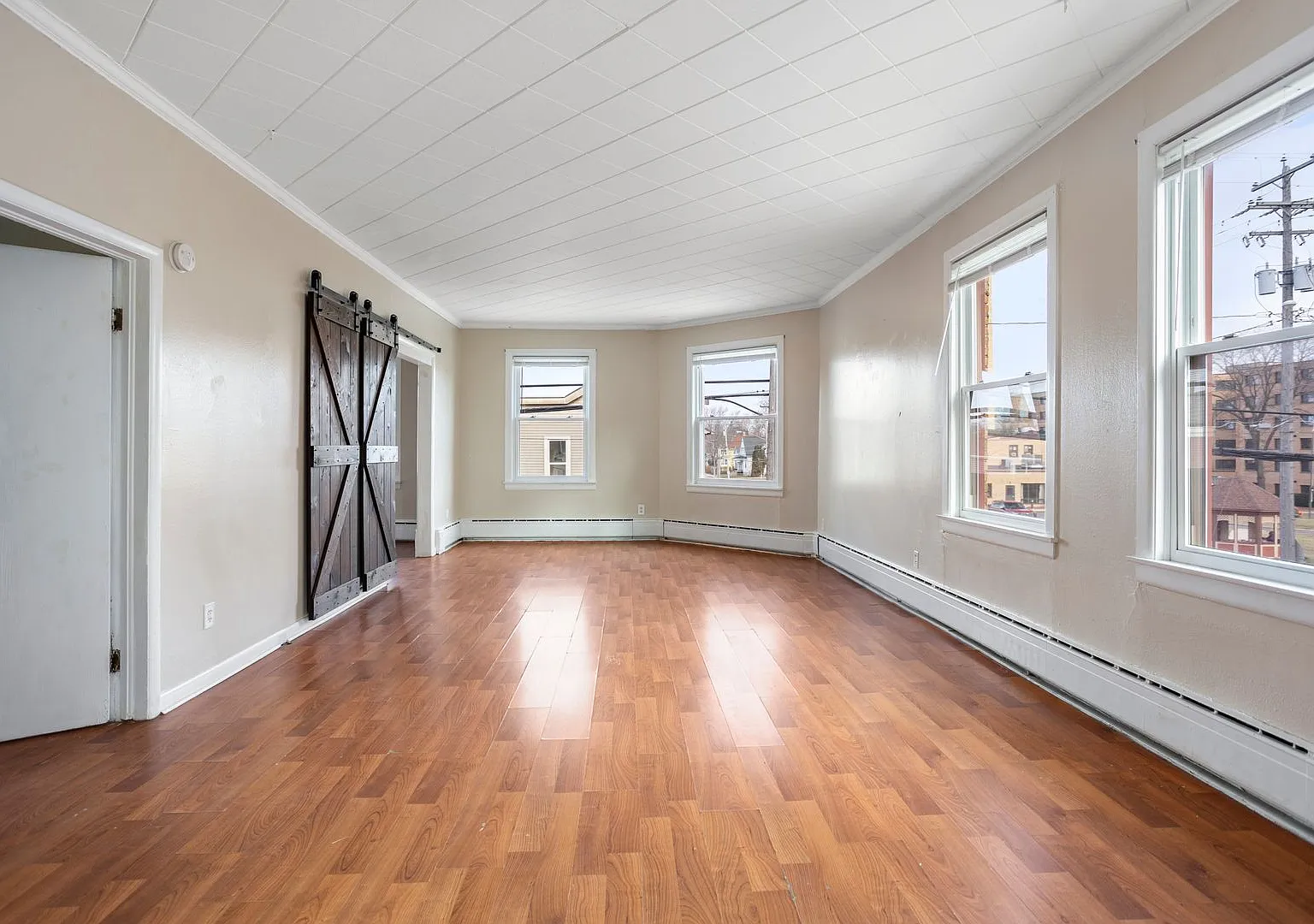531 Merritt Avenue — Photo 2