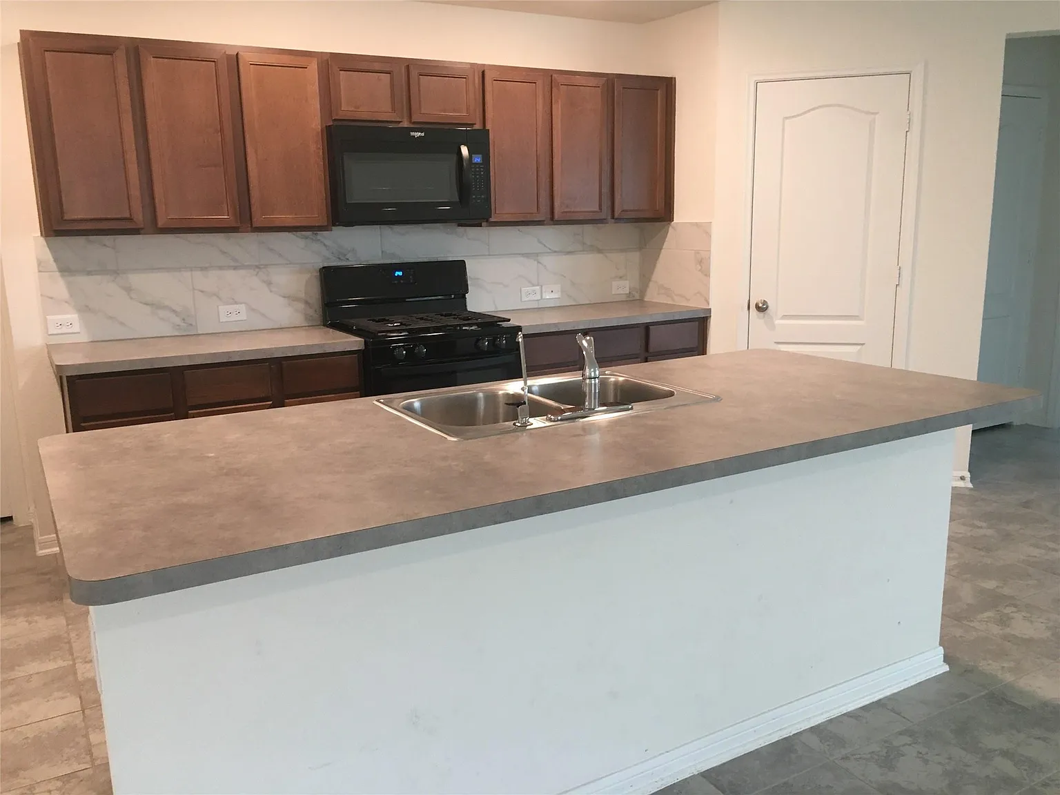 3 bed, 2.0 bath, 1700 sqft, $2,100 — Photo 4