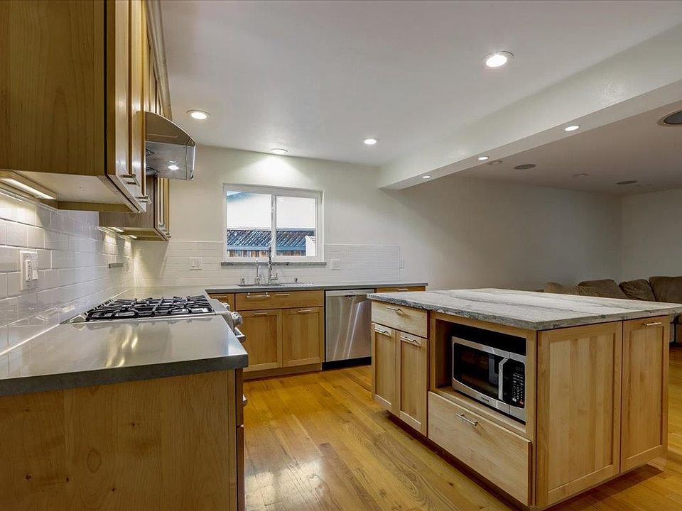 1st image of 710 Saranac Dr