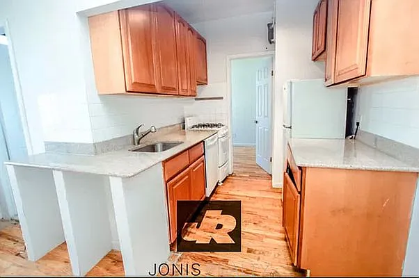 Rented by Jonis Realty | media 2