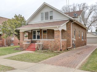 612 Gates Ave, Aurora, IL 60505