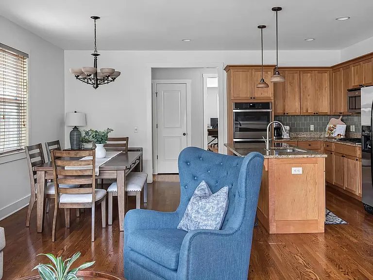 1109B S Douglas Ave — Photo 28