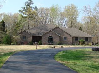 410 Three Jeans Dr, Paris, TN 38242