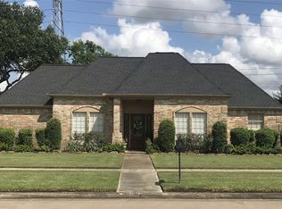 2908 Country Club Dr, Pearland, TX 77581