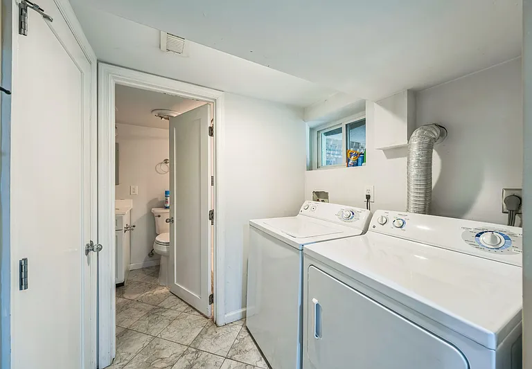 723 K St NE — Photo 10