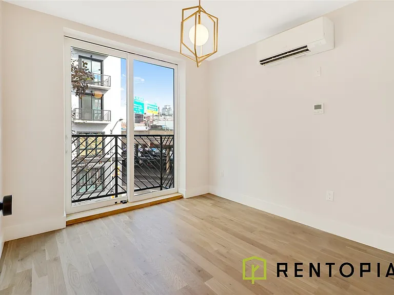 415 Manhattan Ave #5A — Photo 4