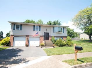 3261 Garrett Rd, Bethlehem, PA 18017