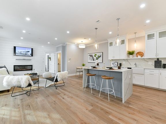 5th image of 298 Washington St #202