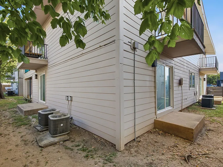 2705 Windswept Cv — Photo 18
