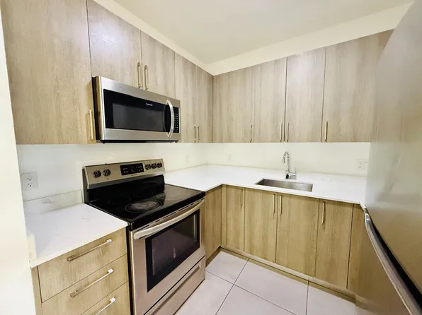 1295 W 69th St, Hialeah, FL