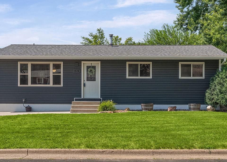 1st image of 1512 Cliffview DRIVE