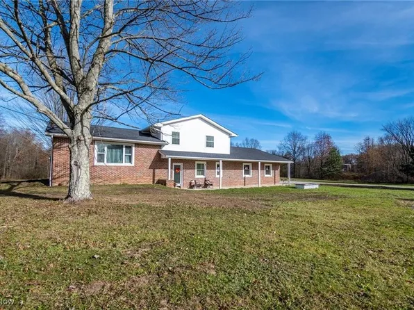 9237 Tallmadge Rd, Diamond, OH 44412