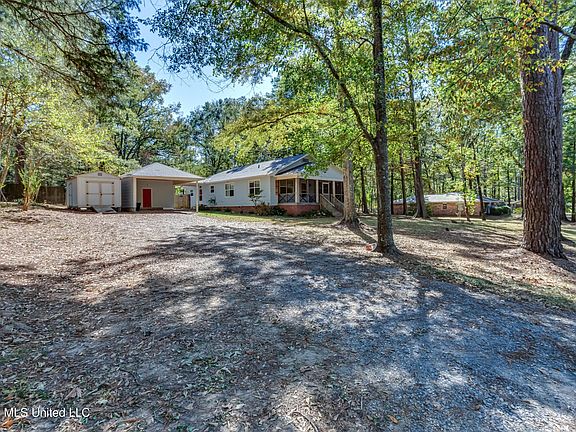 5th image of 1283 N McRaven Rd