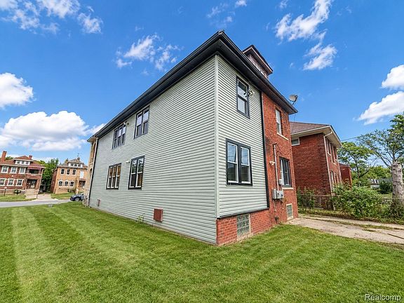 2nd image of 3209 Sturtevant St