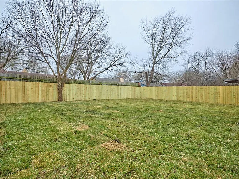 5411 Burgundy Dr — Photo 11