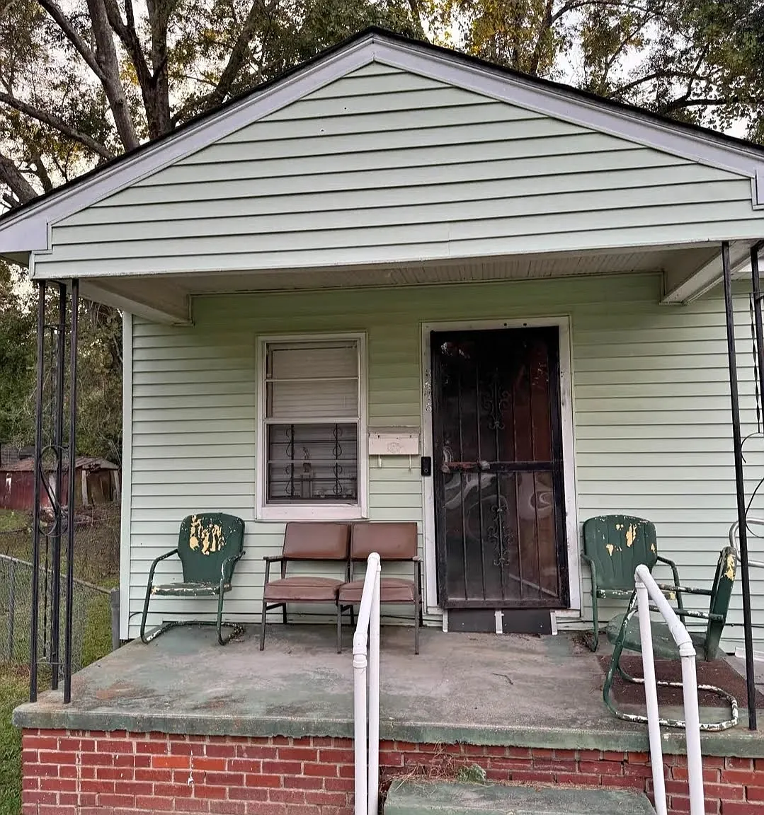 3 bed, 935 sqft, $799 — Photo 1