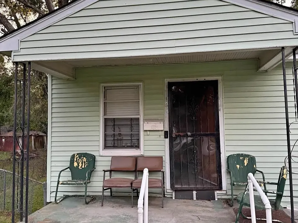 3875 Slayton Ave