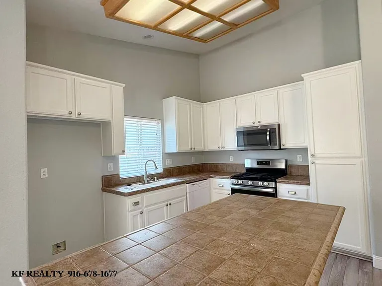 6004 Leonardo Way — Photo 4