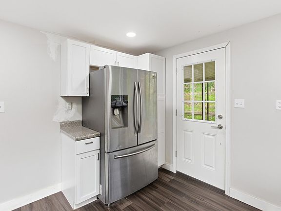 5th image of 619 5th St