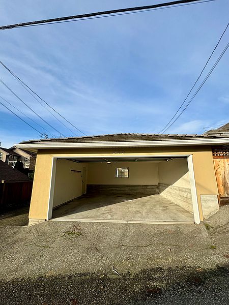 North Vancouver House for rent - 4 Bedrooms — photo 23