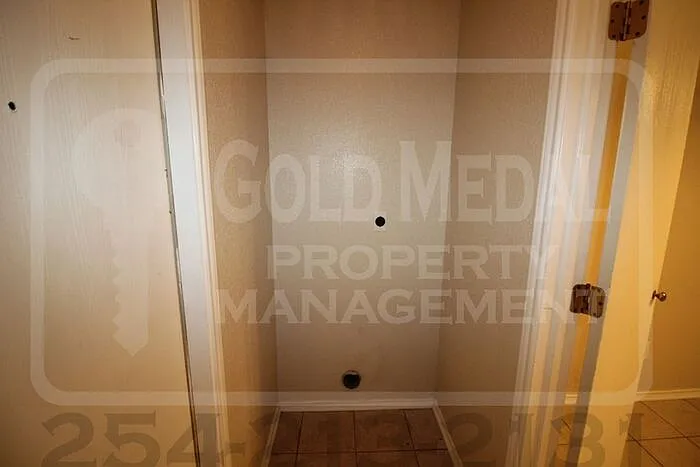 2701 Alma Dr — Photo 9