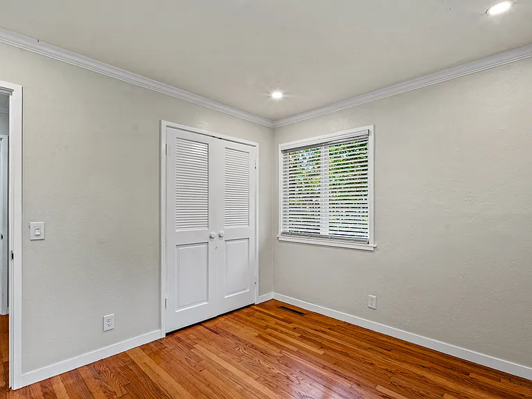 1087 Lariat Ln — Photo 23