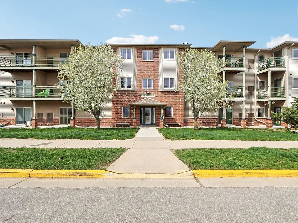 1st image of 102 Prairie Heights Dr APT 318