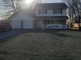 311 Melody Ln, Virden, IL 62690