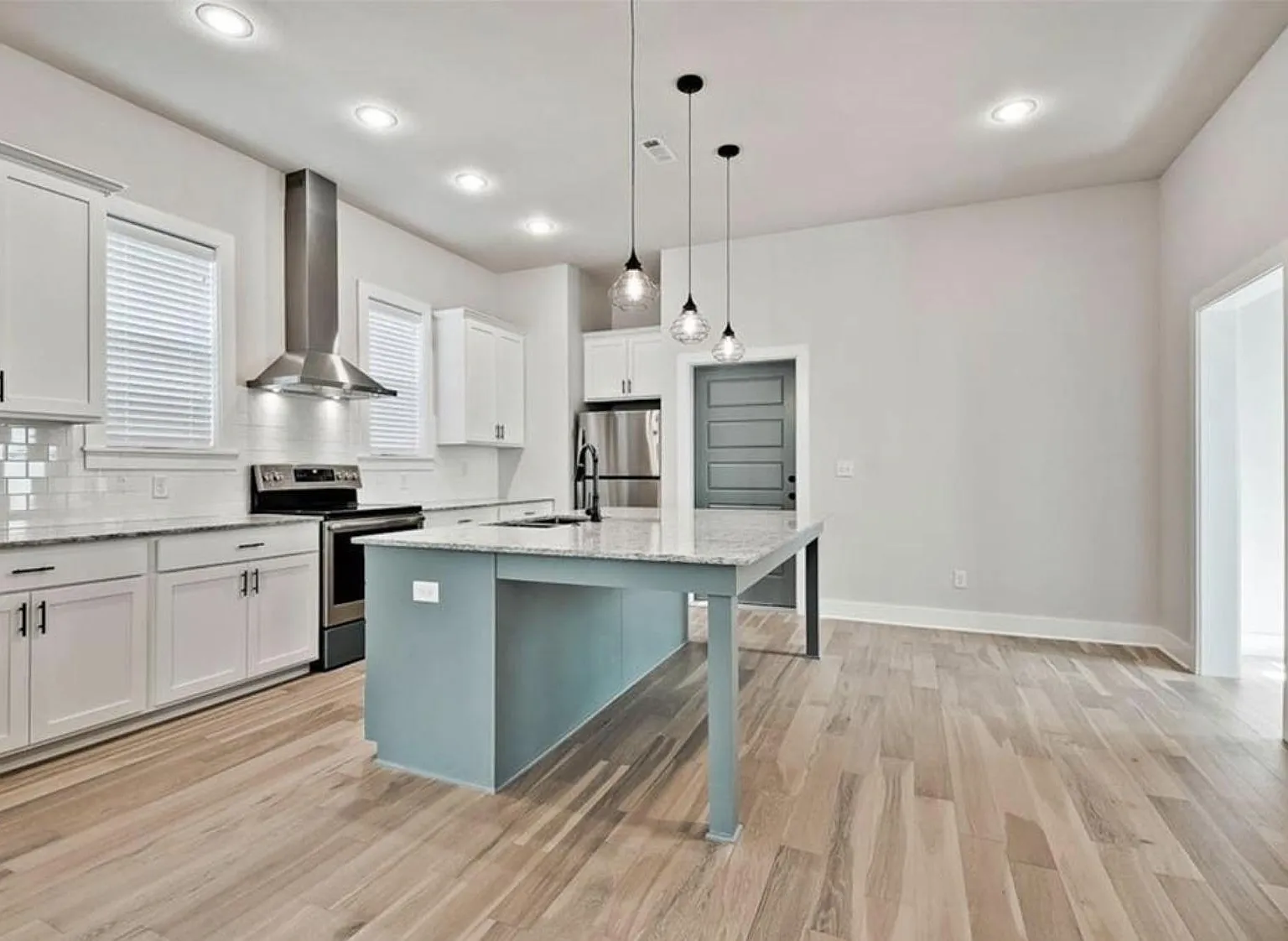 3 bed, 2.5 bath, 1760 sqft, $2,400 — Photo 4