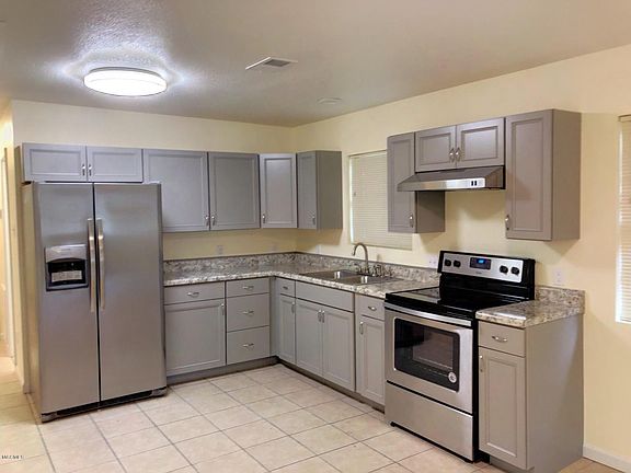 3rd image of 111 Sherwood Cir